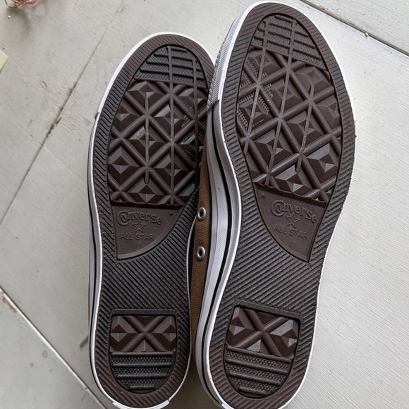 Converse Sneakers NWOT - Picture 2 of 3